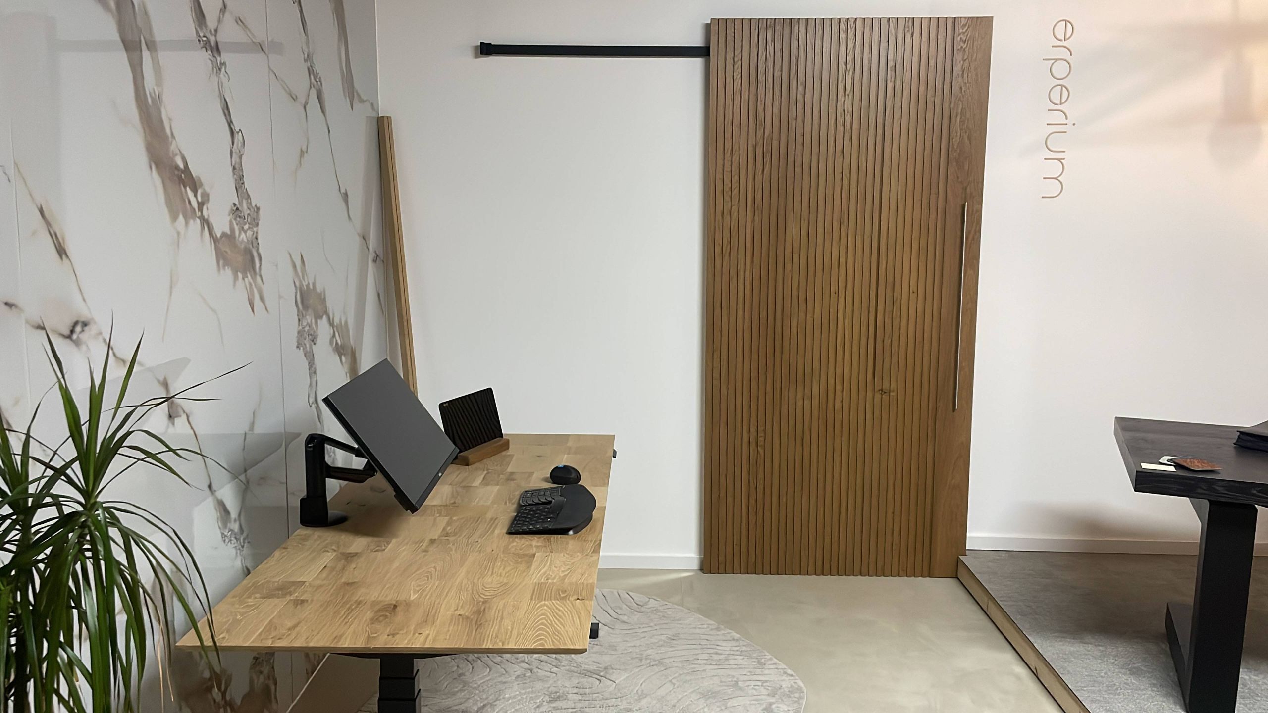 Duurzaam vervaardigd eiken bureaublad van reststromen