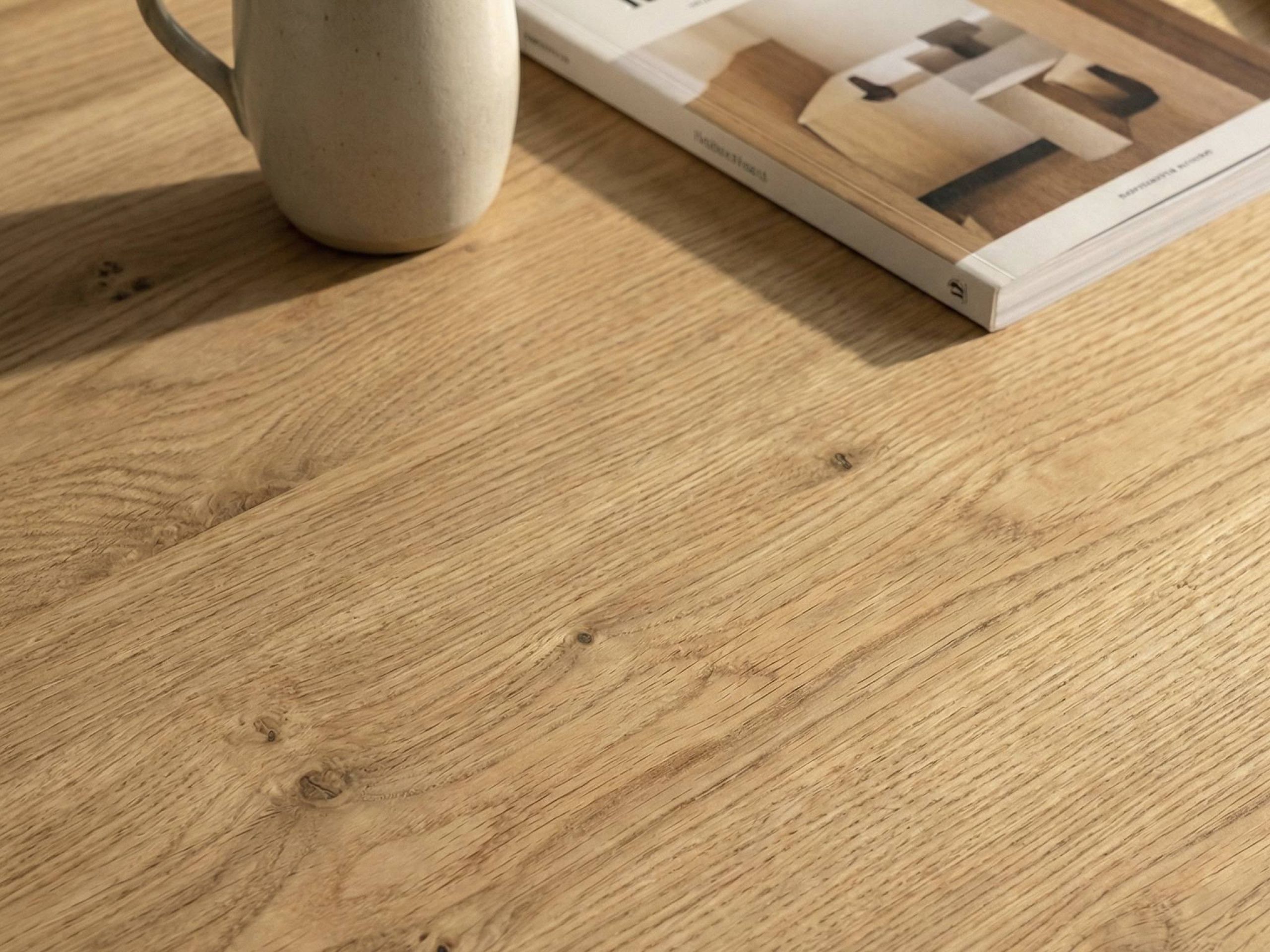 Eettafel industriele look met noesten