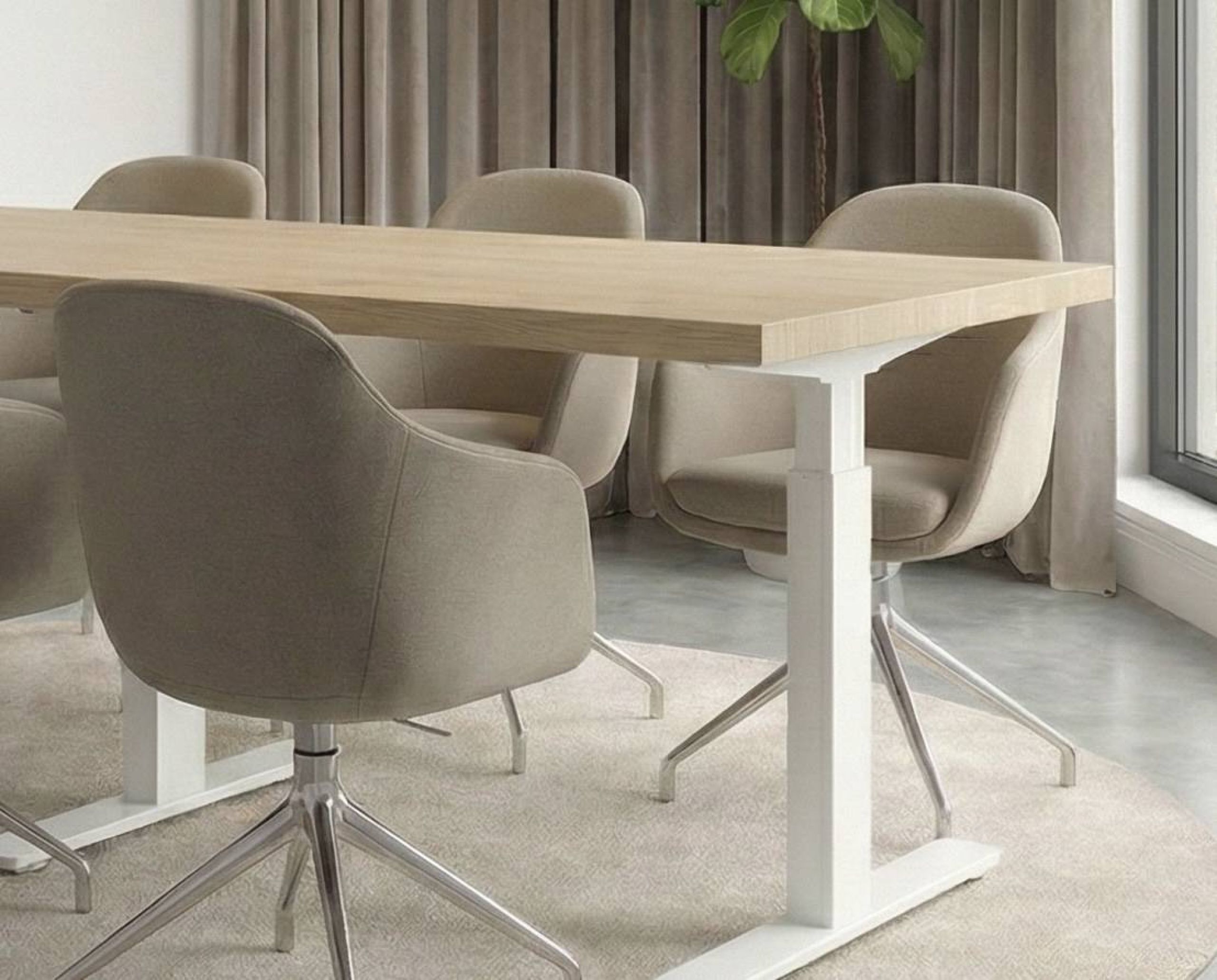 Zit-sta vergadertafel voor actief werken