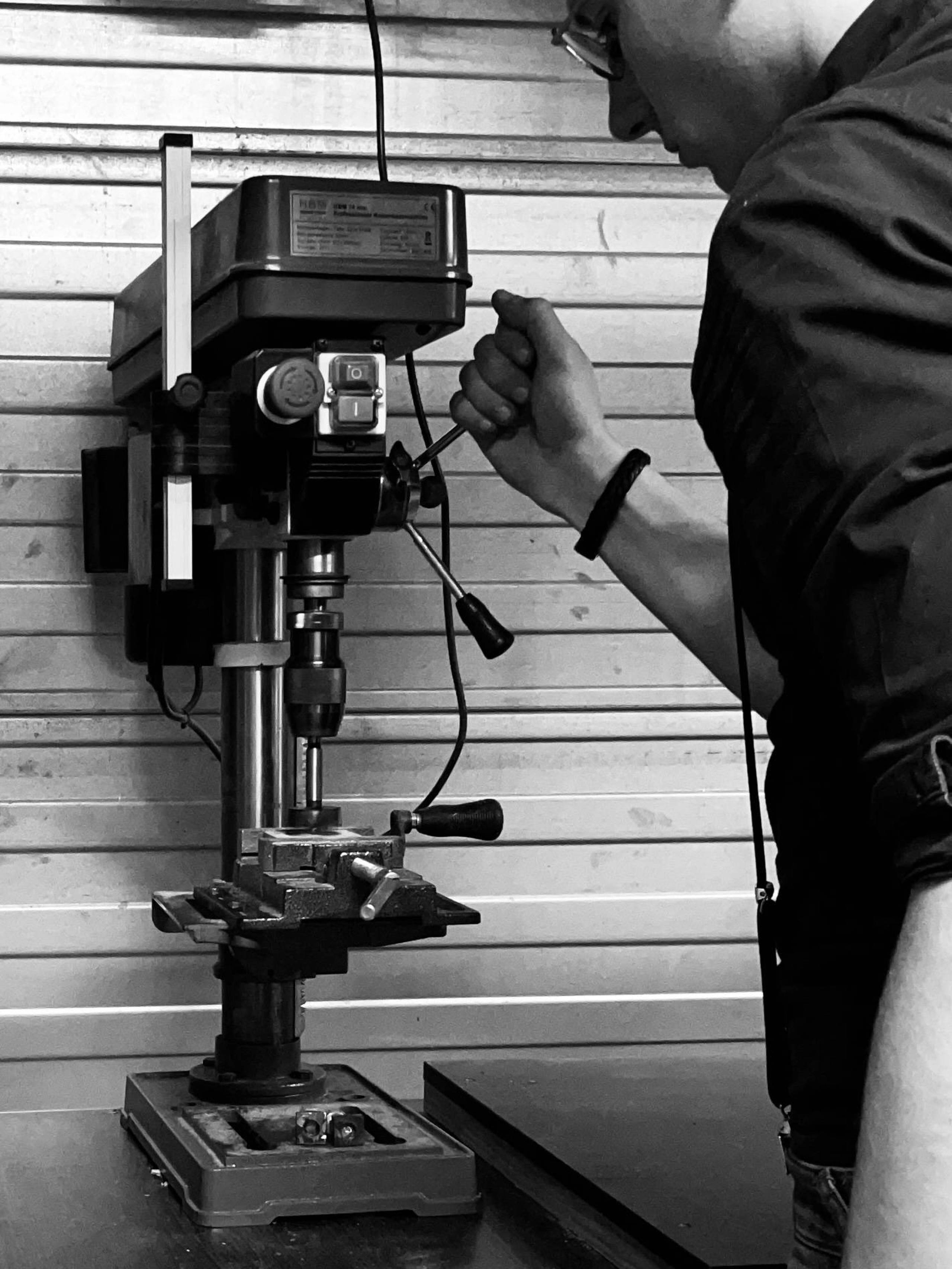 Kolomboormachine voor het maken van design kantoormeubelen