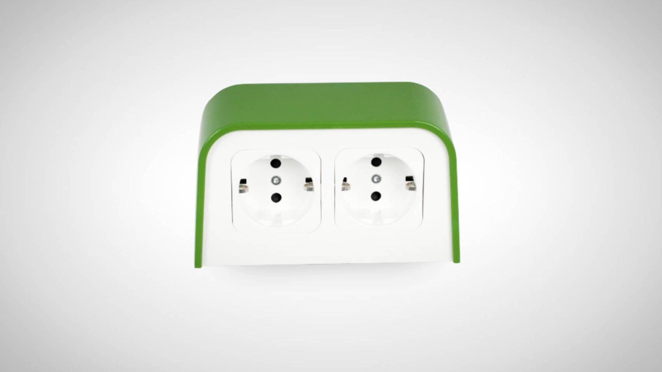 Groene opbouw stekkerdoos