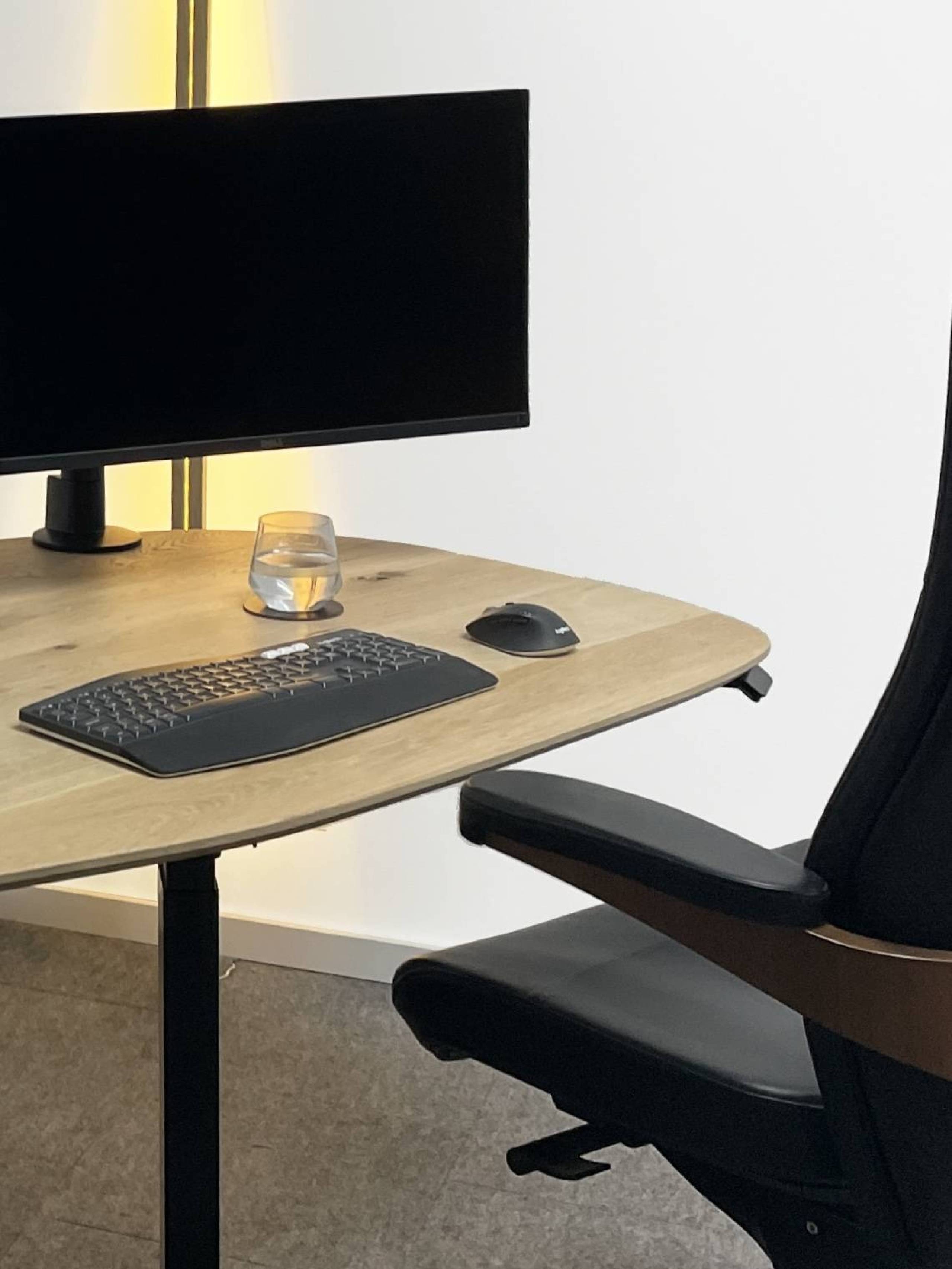 Massief eiken zit sta bureau met organische vorm