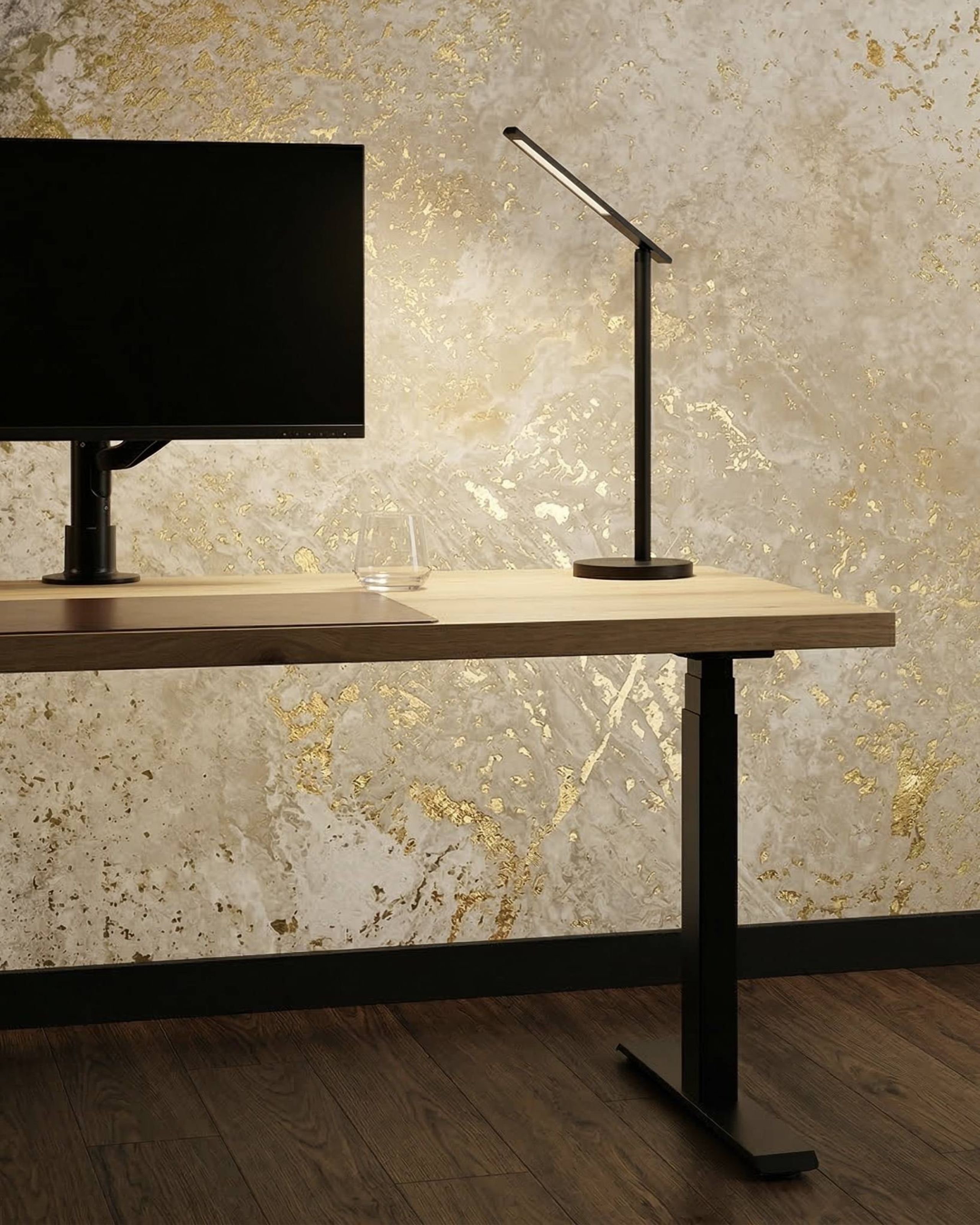 Duurzaam zit-sta bureau met hersteld tafelblad