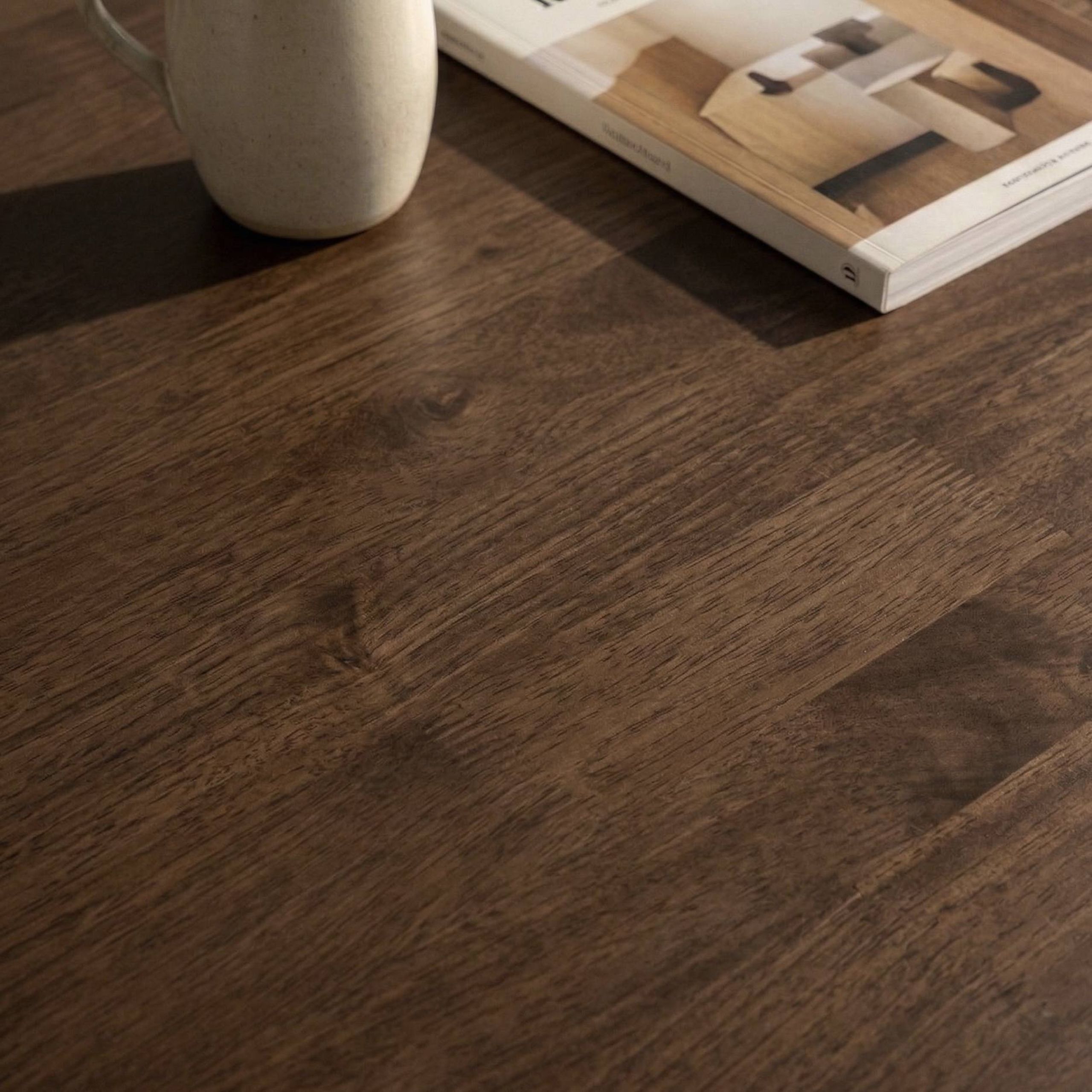 Rubberwood in de kleur van walnoot behandeld