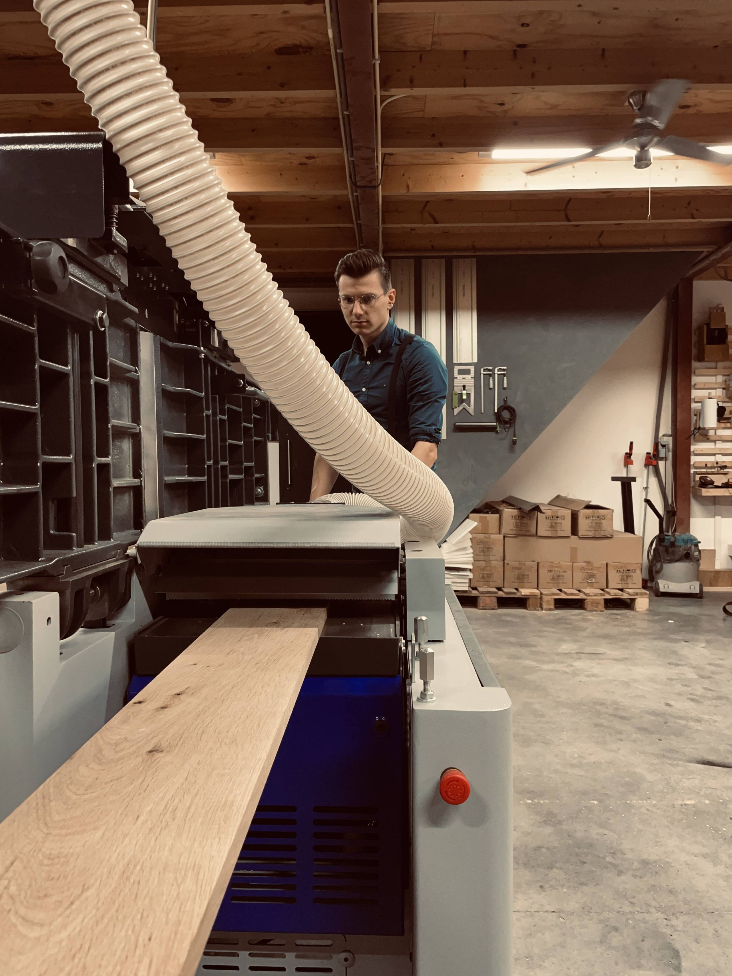 Vandiktebank en meubelmaker