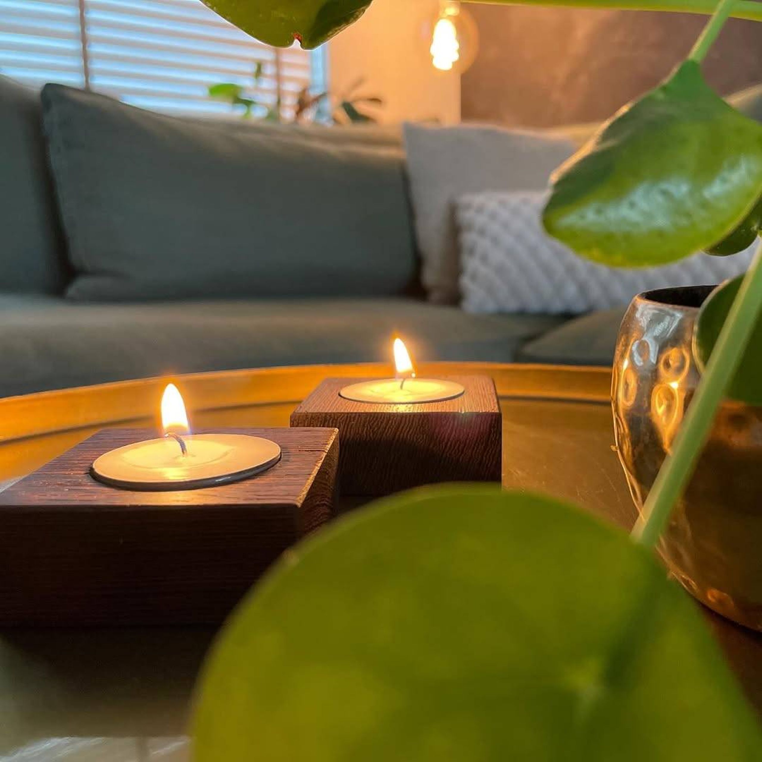 Theelichthouders van massief wengé hout