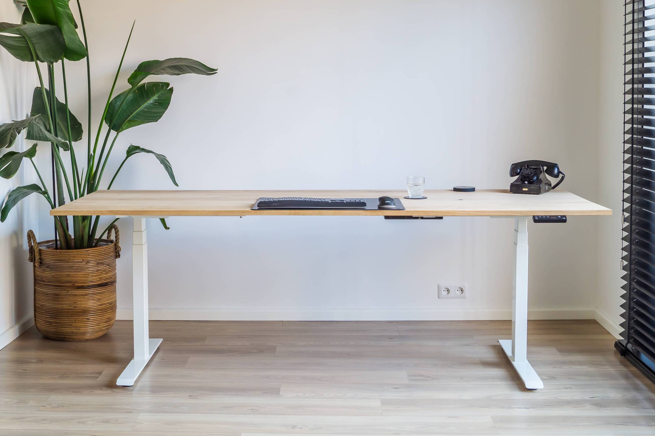 Eikenhouten zit sta bureau met wit ondrstel